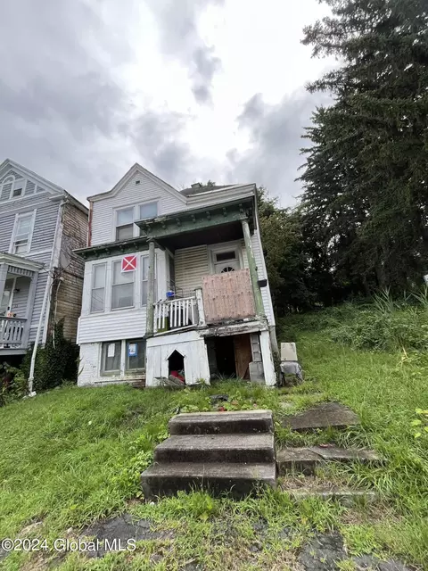 31 11th St, Troy, NY 12180
