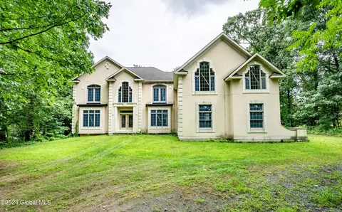 4 Oak Rdg, Menands, NY 12204