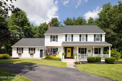 7 Cardinal Ct, Queensbury, NY 12804