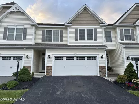 34 Andriana Ln, Albany, NY 12204