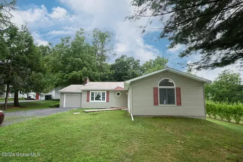 8 Benedict St, Castleton On Hudson, NY 12033