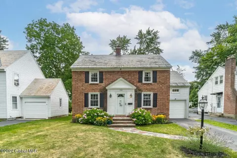 1552 Myron St, Schenectady, NY 12309