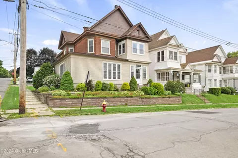 29 Mcclellan Ave, Amsterdam, NY 12010