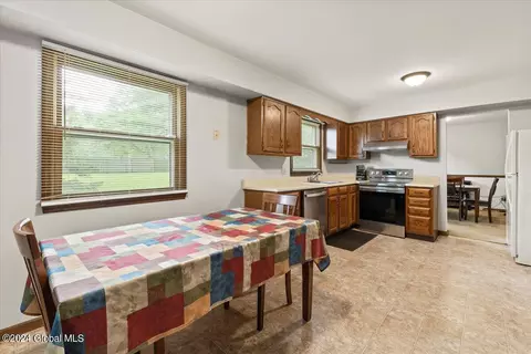 39 Warwick Way, Schenectady, NY 12309 photo 10