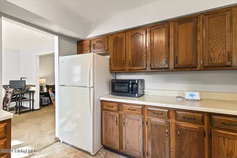 39 Warwick Way, Schenectady, NY 12309 photo 9