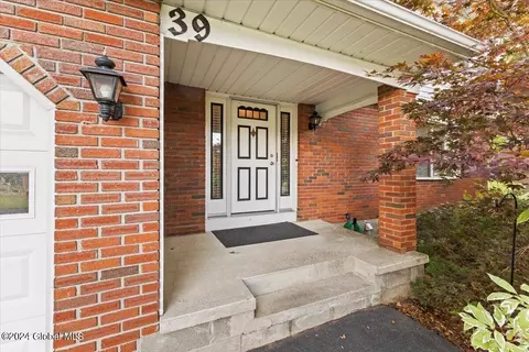 39 Warwick Way, Schenectady, NY 12309 photo 4