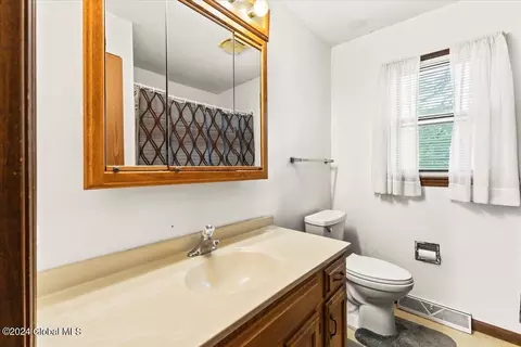 39 Warwick Way, Schenectady, NY 12309 photo 18