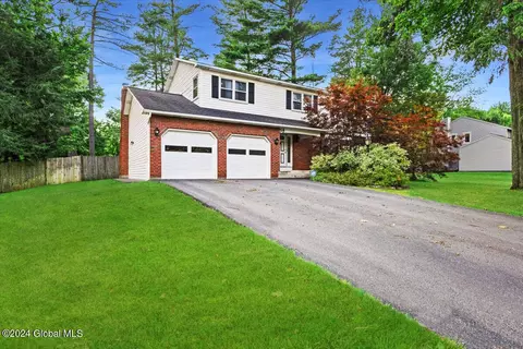 39 Warwick Way, Schenectady, NY 12309