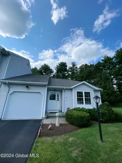 81 Old Mill Ln, Queensbury, NY 12804