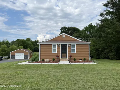528 Stove Pipe Rd, Voorheesville, NY 12186