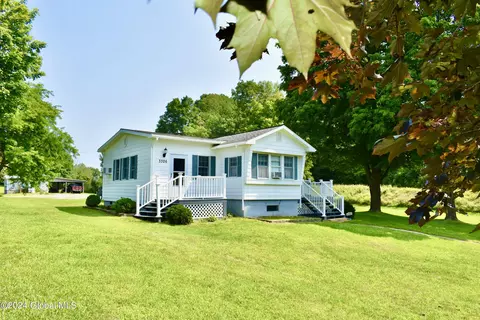 3326 State Route 22, Cambridge, NY 12816