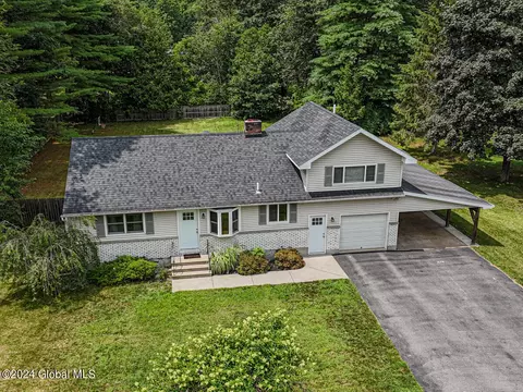 10 Carr Rd, Saratoga Springs, NY 12866