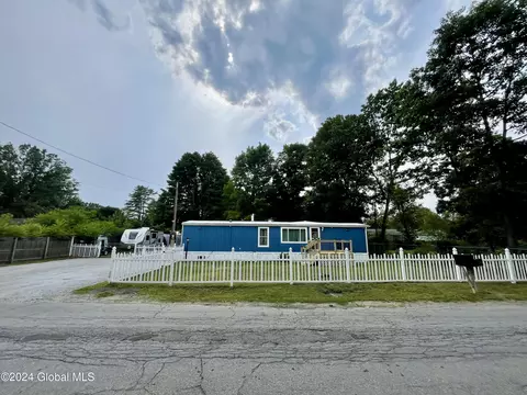 33 New Hampshire Ave, Queensbury, NY 12804
