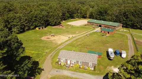 29 Wolfs Den Rd, East Nassau, NY 12062