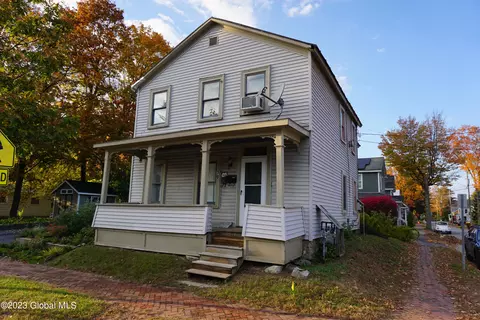 79 York Ave, Saratoga Springs, NY 12866