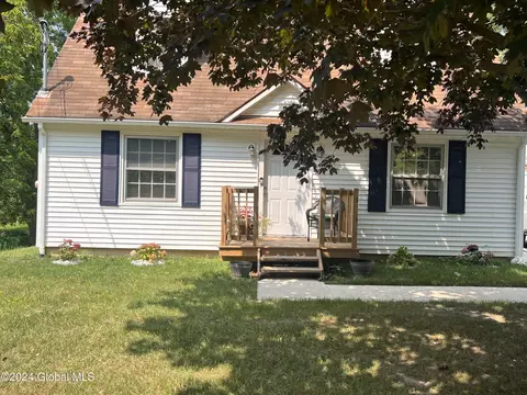 413 Swart Hill Rd, Amsterdam, NY 12010