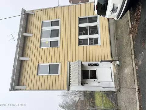 9 Willow St, Cohoes, NY 12047