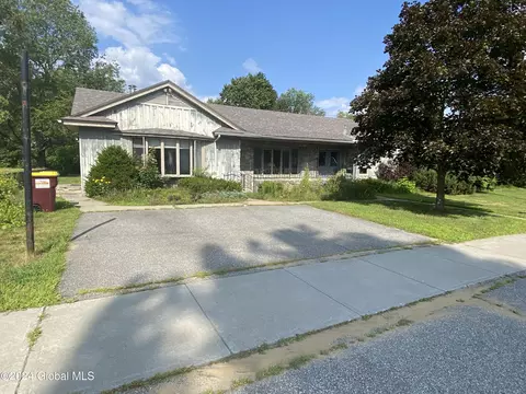15 James St, Warrensburg, NY 12885