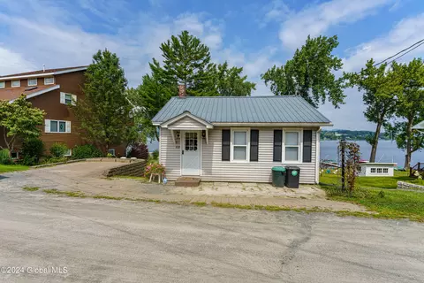 537 Vandenburgh Point Rd, Gloversville, NY 12078