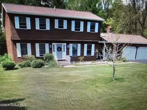 28 Jones Rd, Saratoga Springs, NY 12866