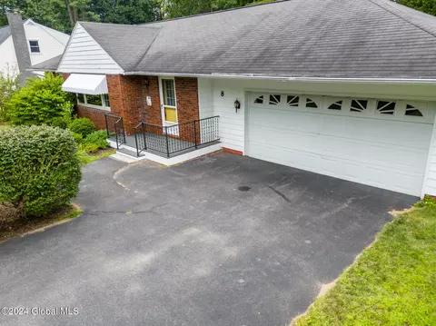 8 Sylvan Ave, Queensbury, NY 12804