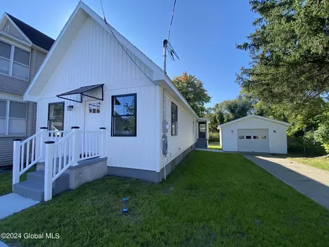 14 West St, Mechanicville, NY 12118