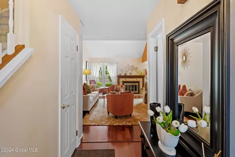 20 Quincy Rd, Glenmont, NY 12077 photo 4