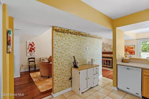 20 Quincy Rd, Glenmont, NY 12077 photo 18