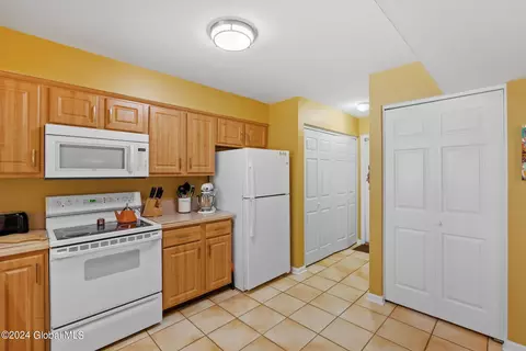 20 Quincy Rd, Glenmont, NY 12077 photo 15