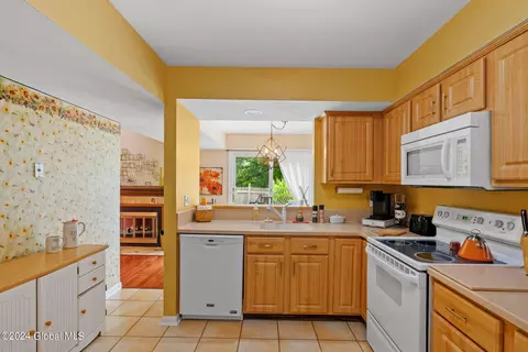 20 Quincy Rd, Glenmont, NY 12077 photo 17