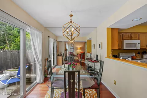 20 Quincy Rd, Glenmont, NY 12077 photo 13