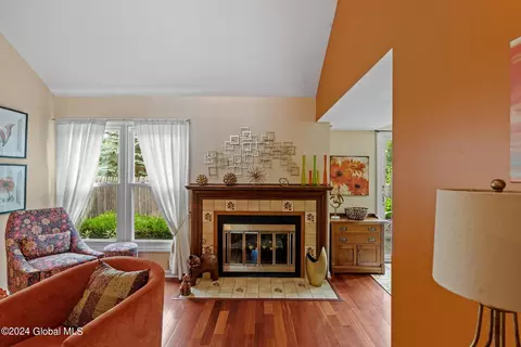 20 Quincy Rd, Glenmont, NY 12077 photo 9