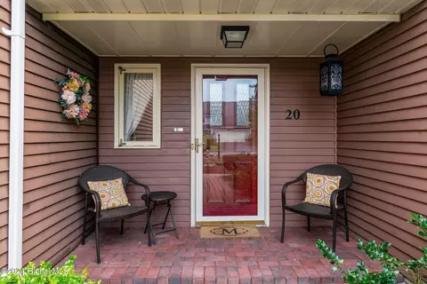20 Quincy Rd, Glenmont, NY 12077 photo 3