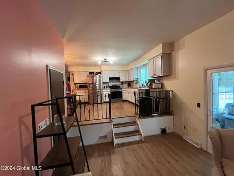 8 Phyllis Ct, Schenectady, NY 12303 photo 14