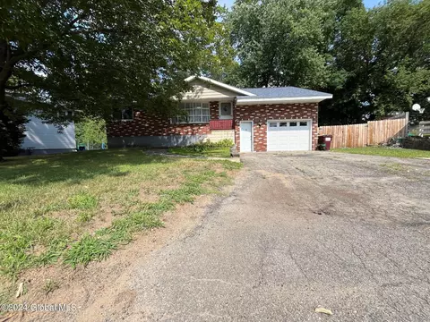 8 Phyllis Ct, Schenectady, NY 12303