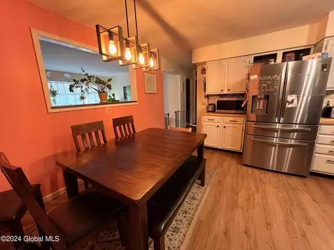 8 Phyllis Ct, Schenectady, NY 12303 photo 9