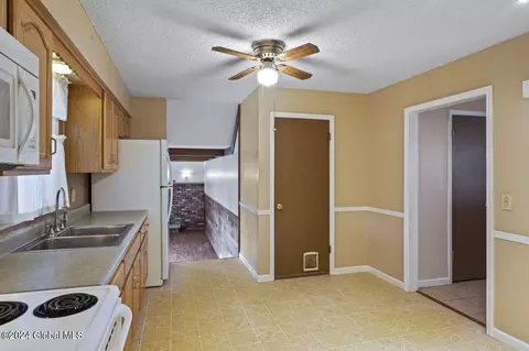 Entry Way - 1246 Coplon Ave, Schenectady, NY 12309 photo 2 of 3