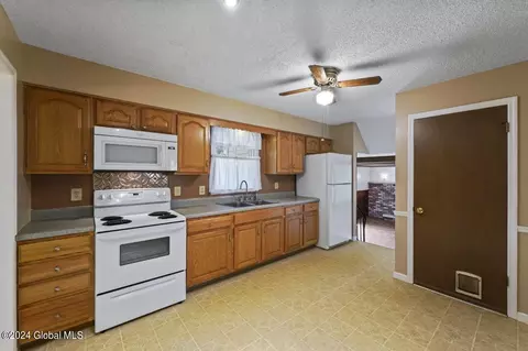 Kitchen - 1246 Coplon Ave, Schenectady, NY 12309 photo 2 of 3