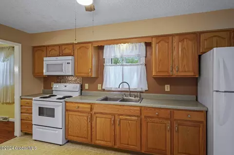 Kitchen - 1246 Coplon Ave, Schenectady, NY 12309 photo 3 of 3