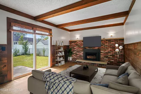 Living - 1246 Coplon Ave, Schenectady, NY 12309 photo 6 of 8