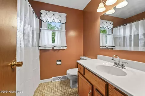 Bath - 1246 Coplon Ave, Schenectady, NY 12309 photo 2 of 2
