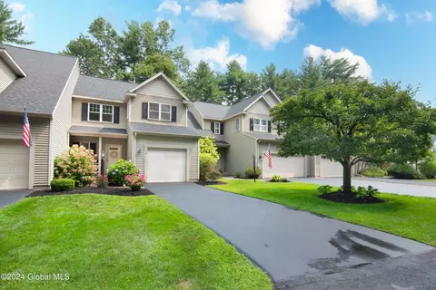 13 Connemara Ct, Saratoga Springs, NY 12866