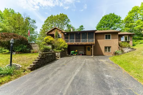 48 Lockrow Rd, Troy, NY 12180