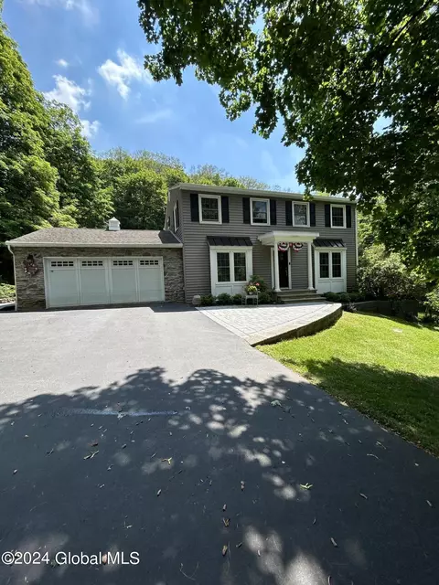 29 Maple Rd, Cornwall On Hudson, NY 12520