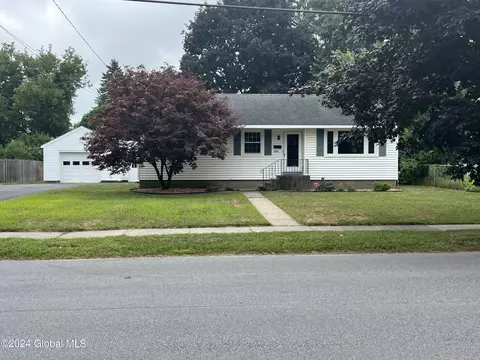 190 W Circular St, Saratoga Springs, NY 12866