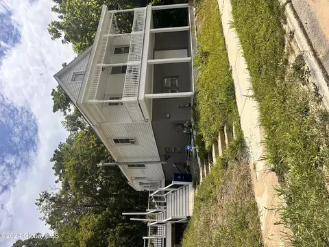 918 6th St, Rensselaer, NY 12144
