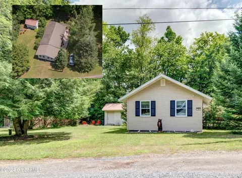 114 Ridgewood Ave, Broadalbin, NY 12025