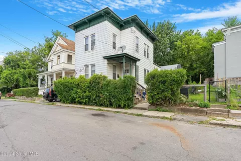 55 Greene St, Amsterdam, NY 12010