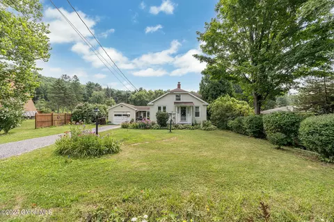 2552 New Scotland Rd, Voorheesville, NY 12186