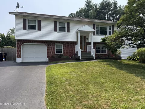 15 Dunleer Dr, Troy, NY 12180